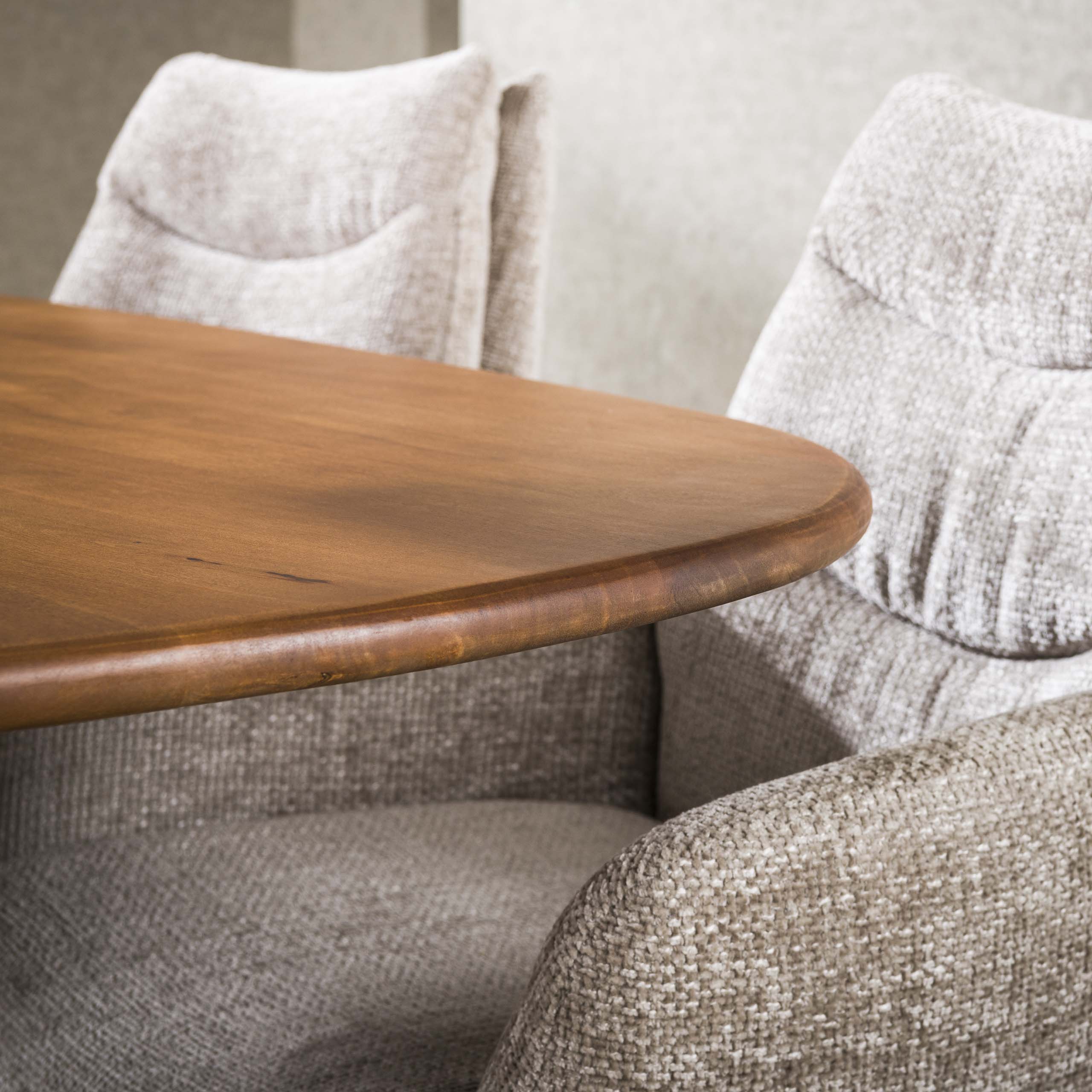 Eetkamertafel 215 Cliff ovale buis